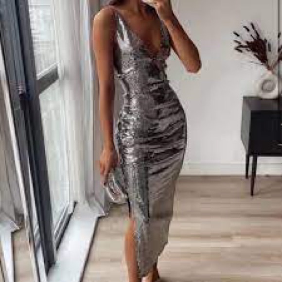 ‼️WOW‼️ZARA Silver Spaghetti strap, Midi shimmer dress‼️Absolutely beautiful♥️ - Picture 6 of 11